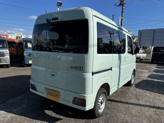 Daihatsu Hijet Cargo 8