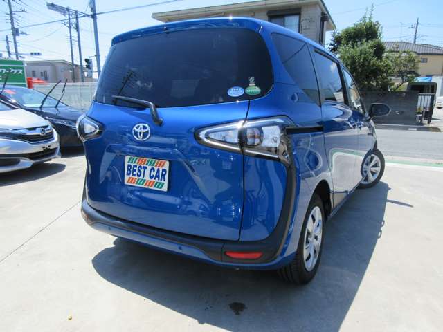 Toyota Sienta 5