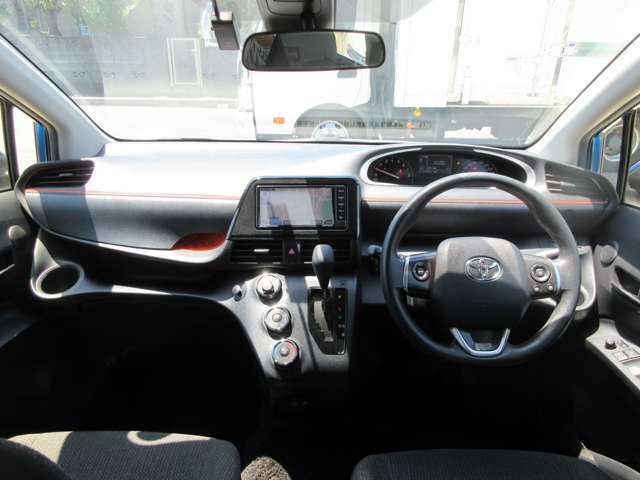 Toyota Sienta 6