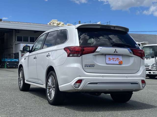 Mitsubishi Outlander PHEV 4