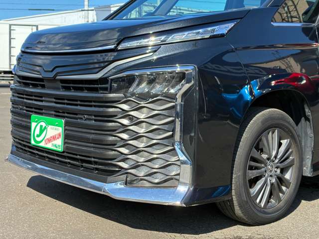 Toyota Voxy 2