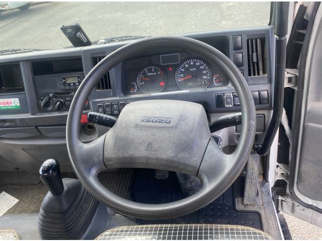 Isuzu Elf 11