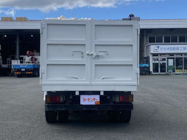 Isuzu Elf 6