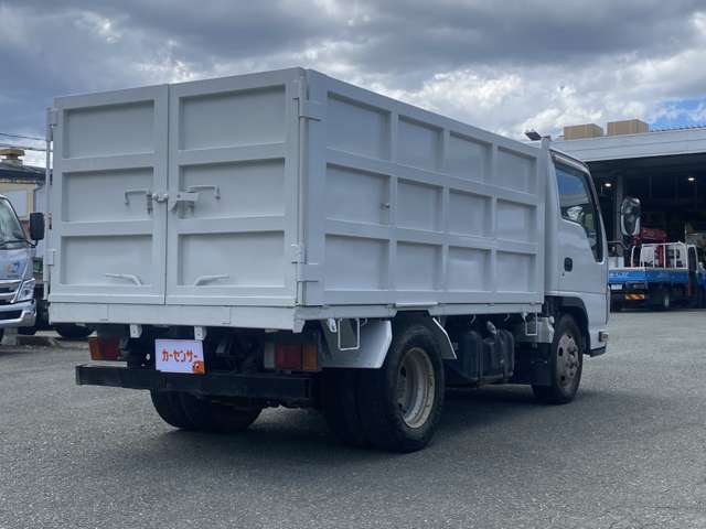 Isuzu Elf 7