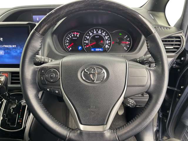 Toyota Voxy 12