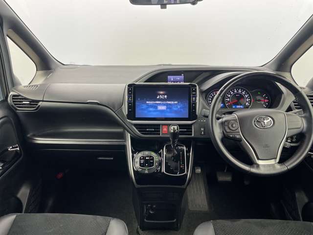 Toyota Voxy 4