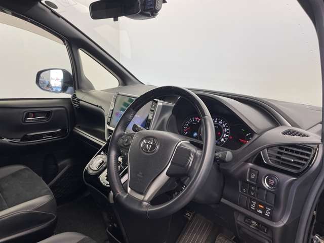 Toyota Voxy 10