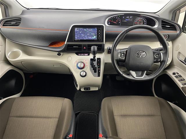 Toyota Sienta 6