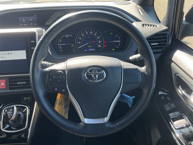 Toyota Voxy 12