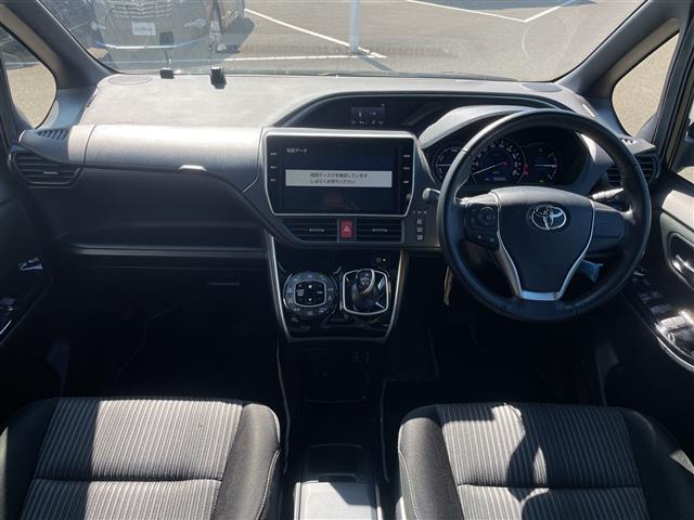 Toyota Voxy 6