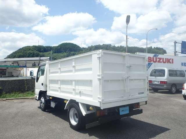 Isuzu Elf 12