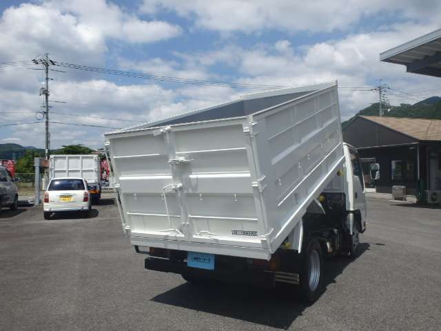 Isuzu Elf 7