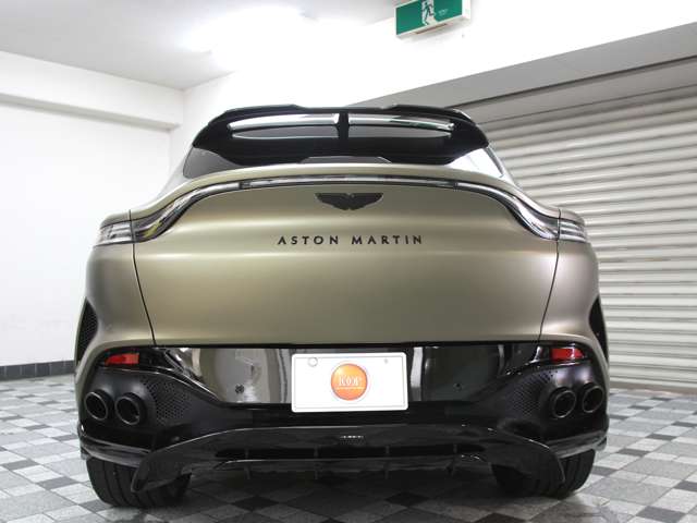 Aston Martin DBX 5