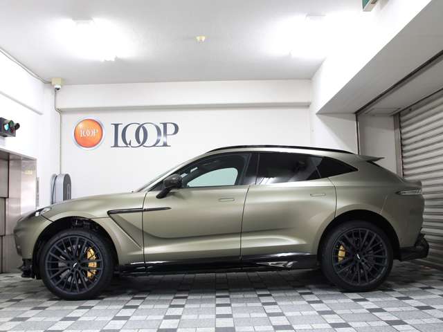 Aston Martin DBX 7