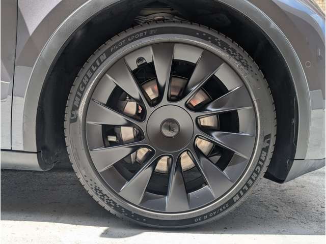 Tesla Model Y 11