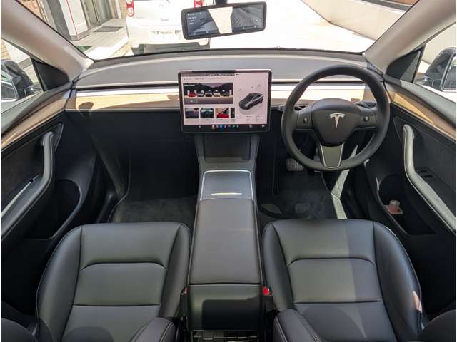 Tesla Model Y 6