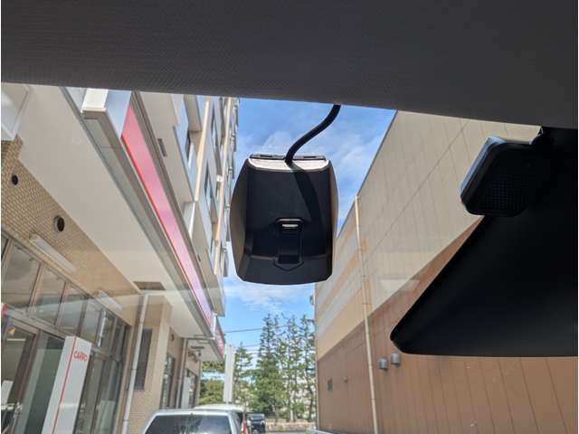 Tesla Model Y 8
