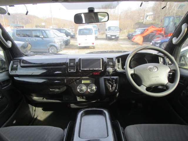 Toyota Regius Ace 4
