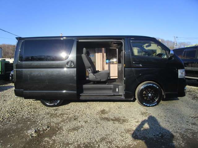 Toyota Regius Ace 7
