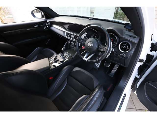 Alfa Romeo Stelvio 11
