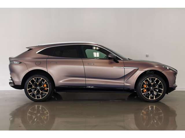 Aston Martin DBX 5
