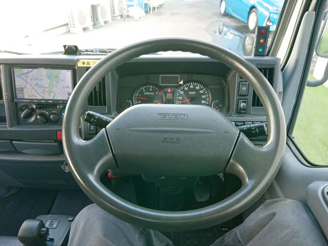Isuzu Elf 6