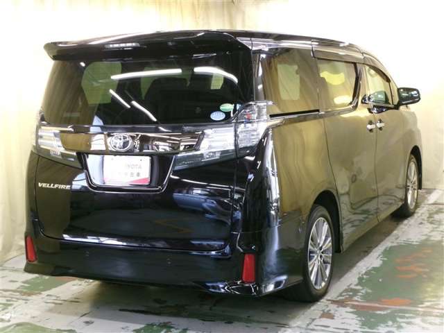 Toyota Vellfire 2
