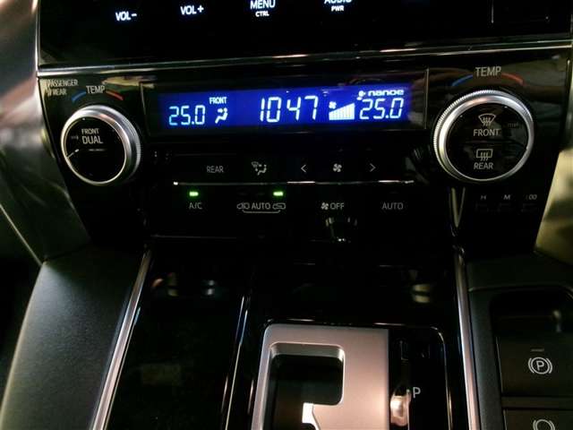 Toyota Vellfire 5