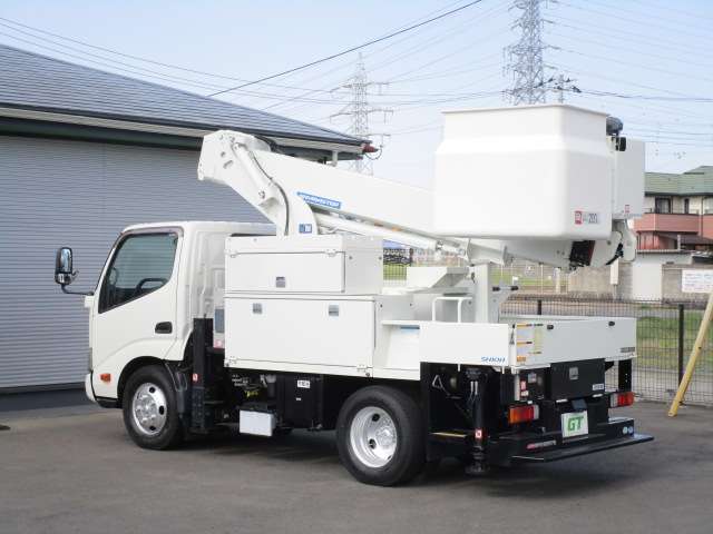 Hino Dutro 3