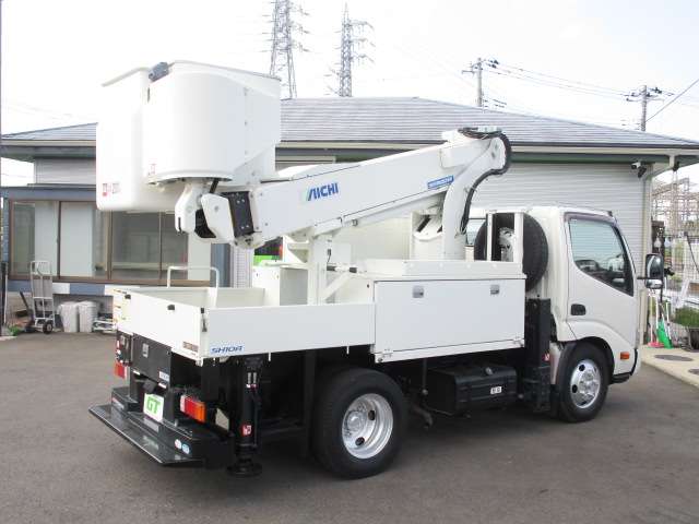 Hino Dutro 4