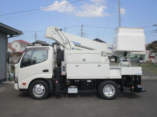 Hino Dutro 6
