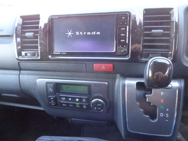 Toyota Hiace Van 12