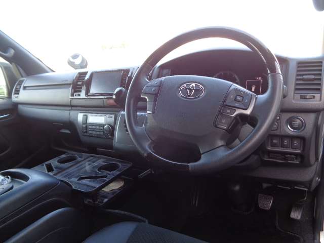 Toyota Hiace Van 4
