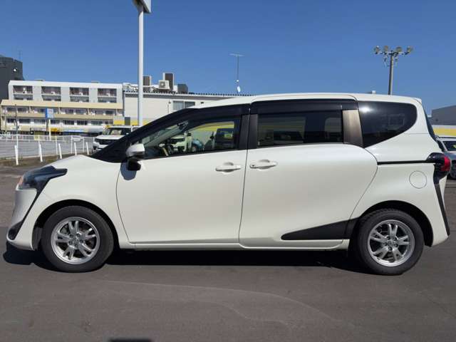 Toyota Sienta 4