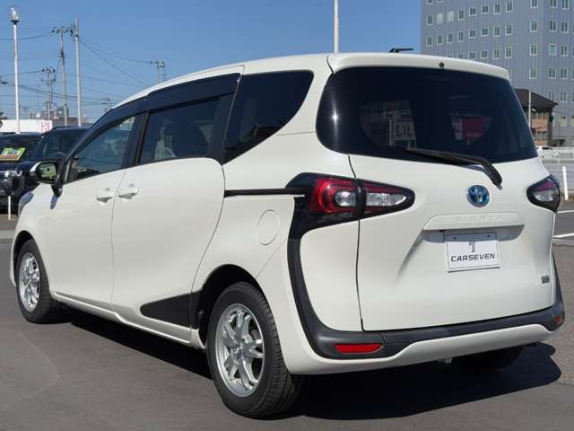 Toyota Sienta 6