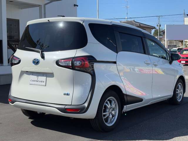 Toyota Sienta 7