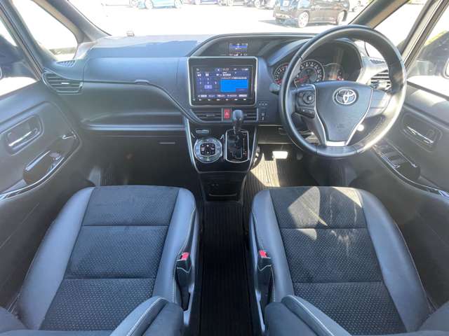 Toyota Voxy 4