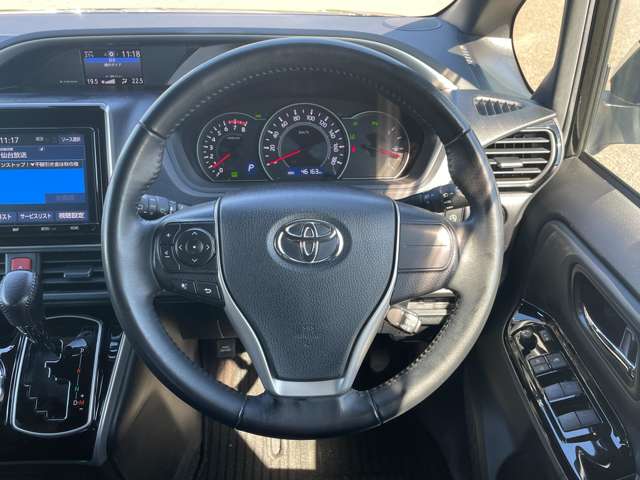 Toyota Voxy 8
