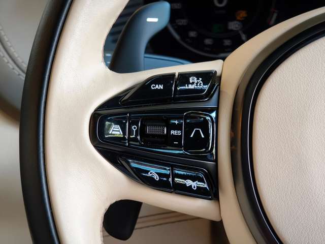 Aston Martin DBX 11