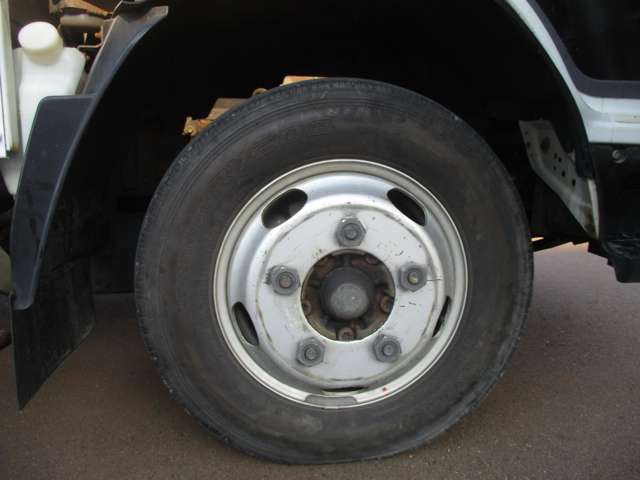 Isuzu Elf 8