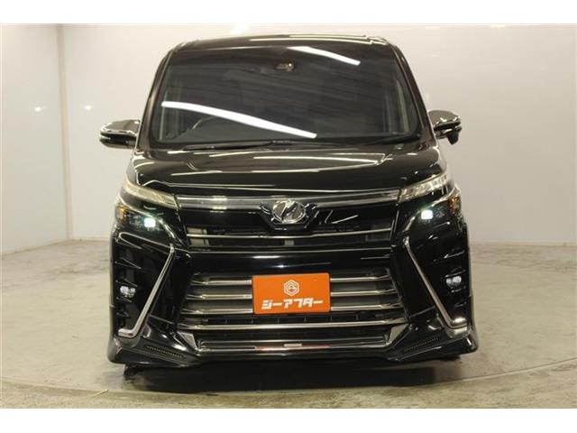 Toyota Voxy 3