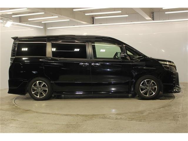 Toyota Voxy 5