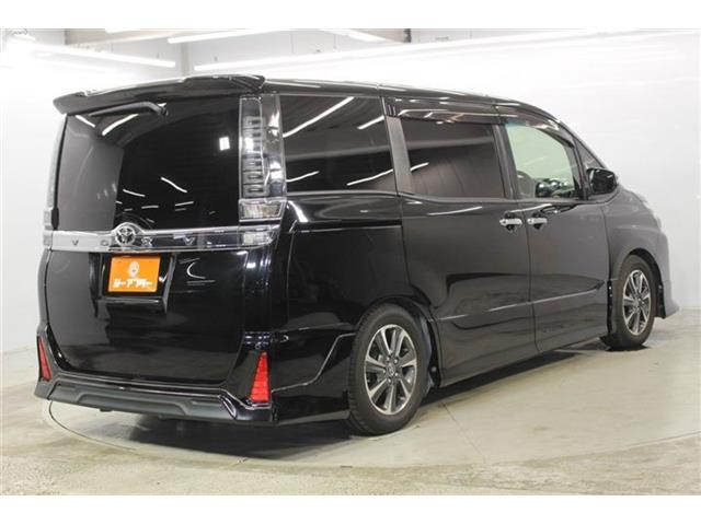 Toyota Voxy 6