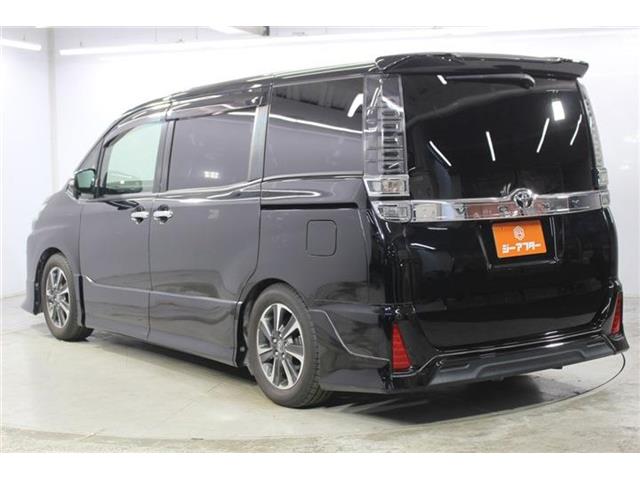 Toyota Voxy 8