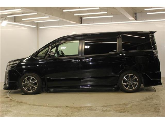 Toyota Voxy 9