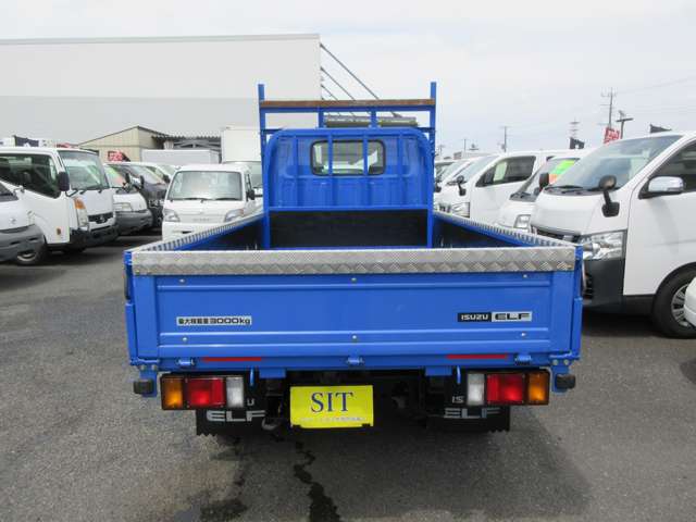 Isuzu Elf 6