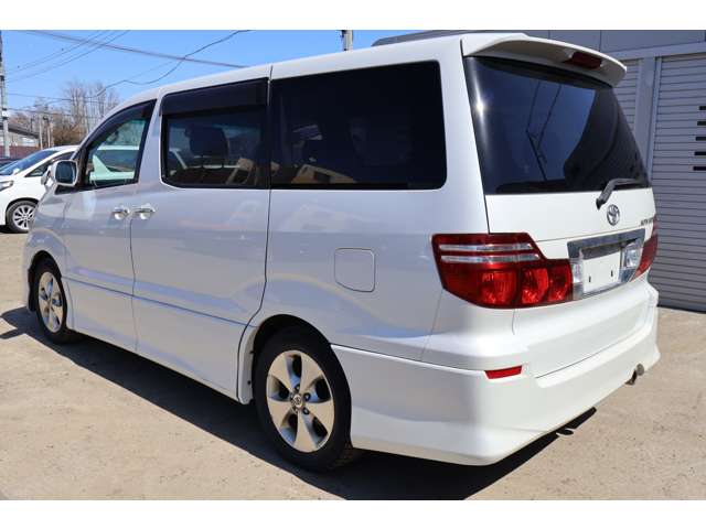 Toyota Alphard 4