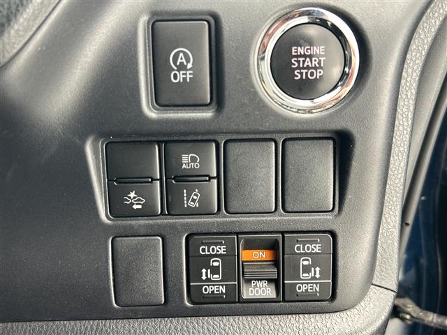 Toyota Voxy 12