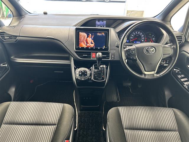 Toyota Voxy 4