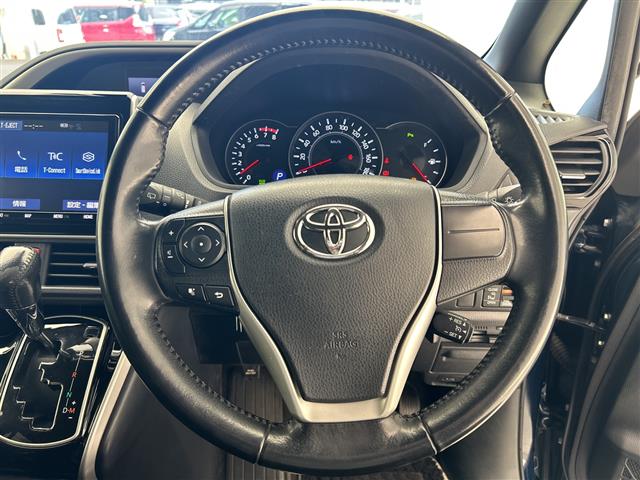 Toyota Voxy 9